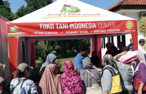 Senam Pagi Bersama, Kepala BKP Kementan Promosi Toko Tani Indonesia di Bogor